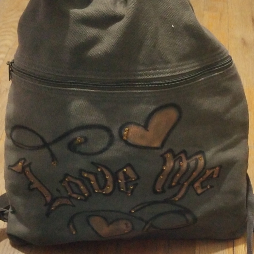 A custom backpack - Picture 2 of 4